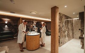 Matterhorn Inn - Wellness & Dining - At Zermatt Shuttle Station